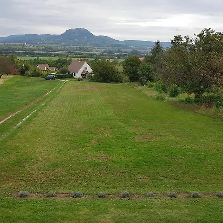 Rozsaszin Haz Tatil Evi Kisapati