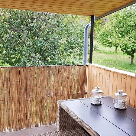 Rozsaszin Haz Tatil Evi Kisapati