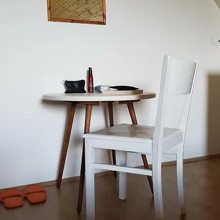 Rozsaszin Haz * Kisapati